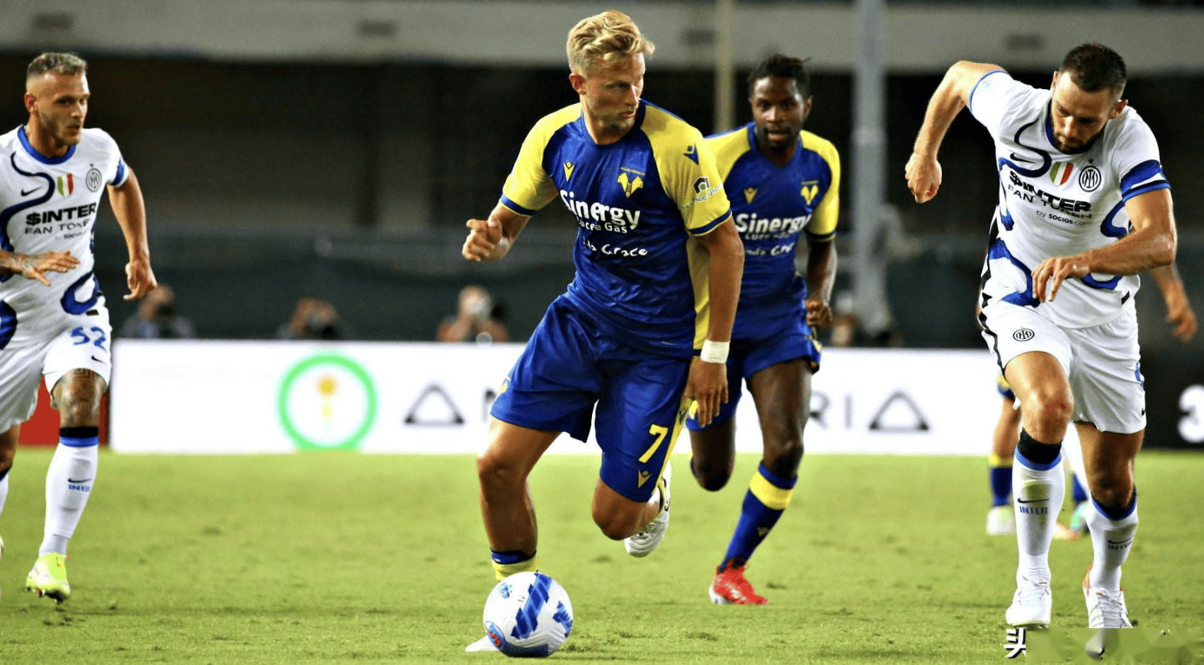 包含乌迪内斯客场负于亚特兰大，近况堪忧的词条