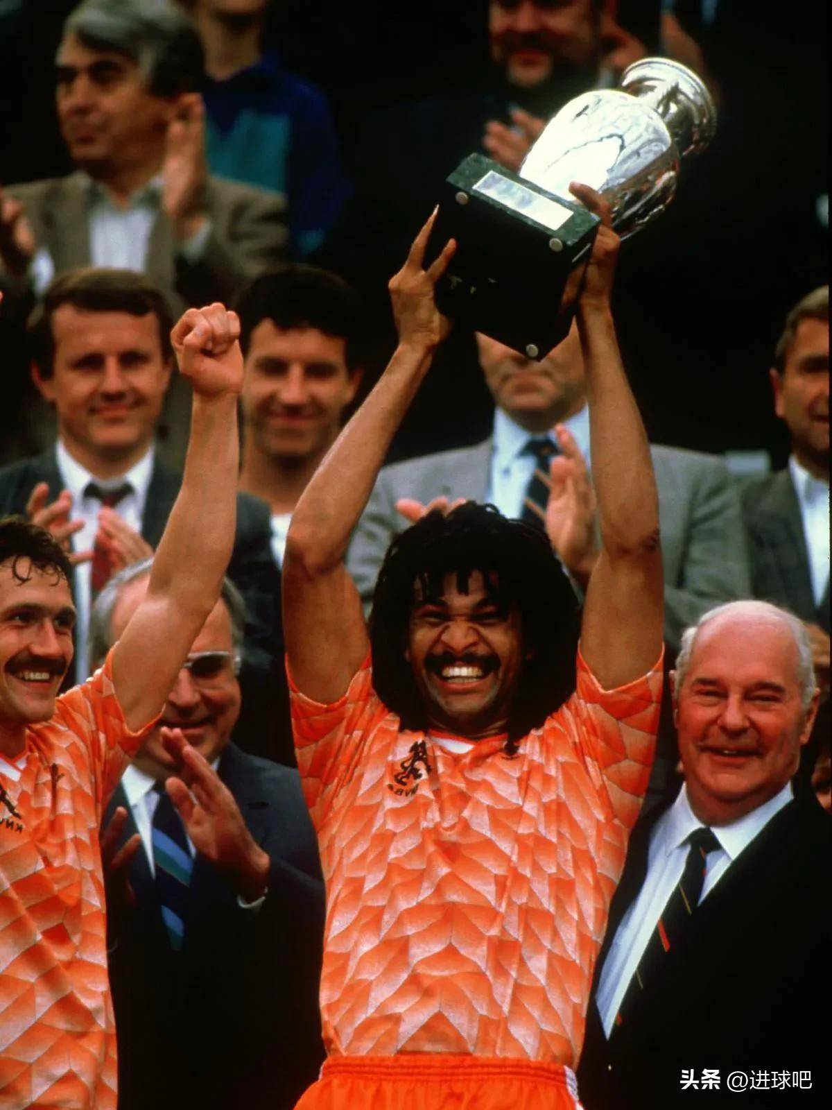 包含荷兰队表现不佳，或失去晋级欧锦赛资格的词条