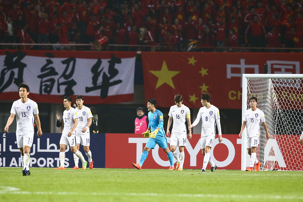 世界足球盛事即将开战，各队备战紧张