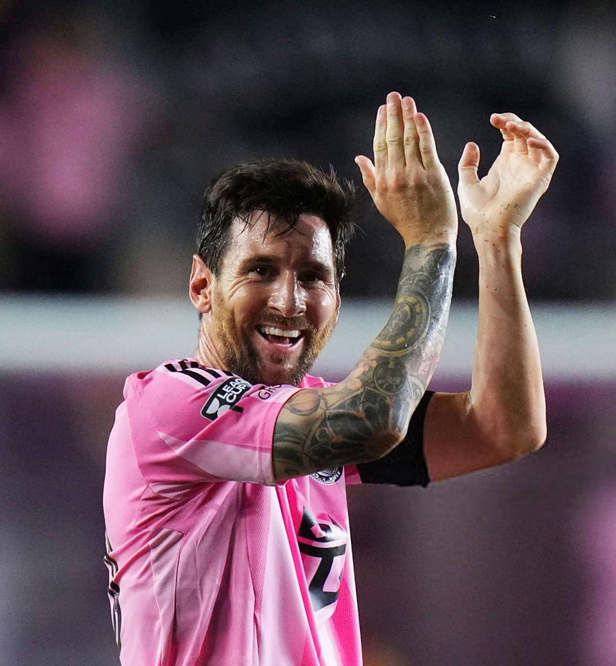 巴萨大获全胜，梅西再次斩获进球王