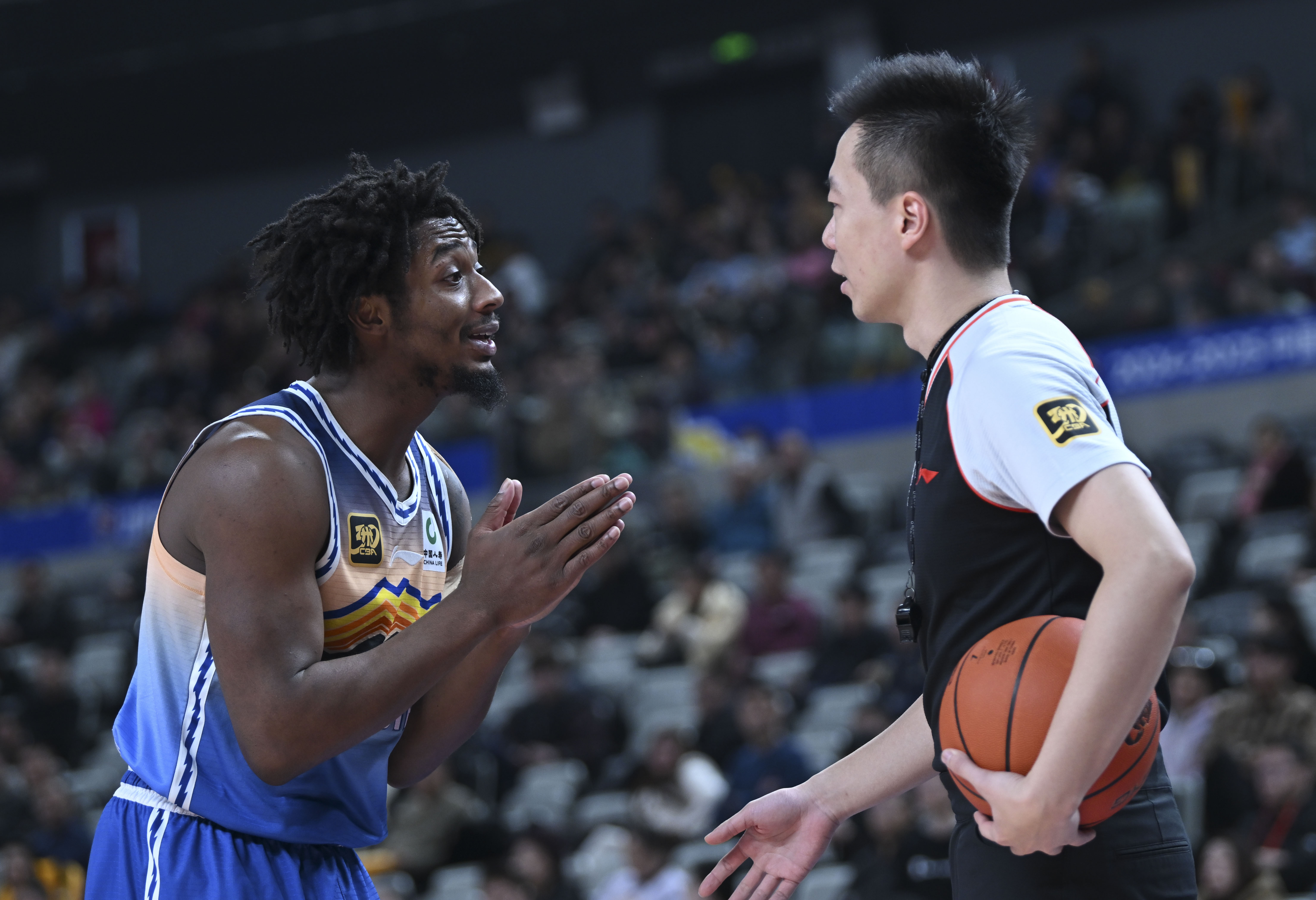 新疆队在与天津队的对阵中获得胜利