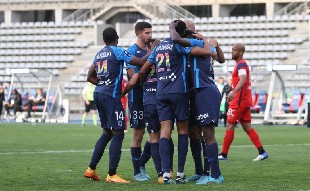 包含团队合作完美呈现，法甲球队彰显团结力量的词条