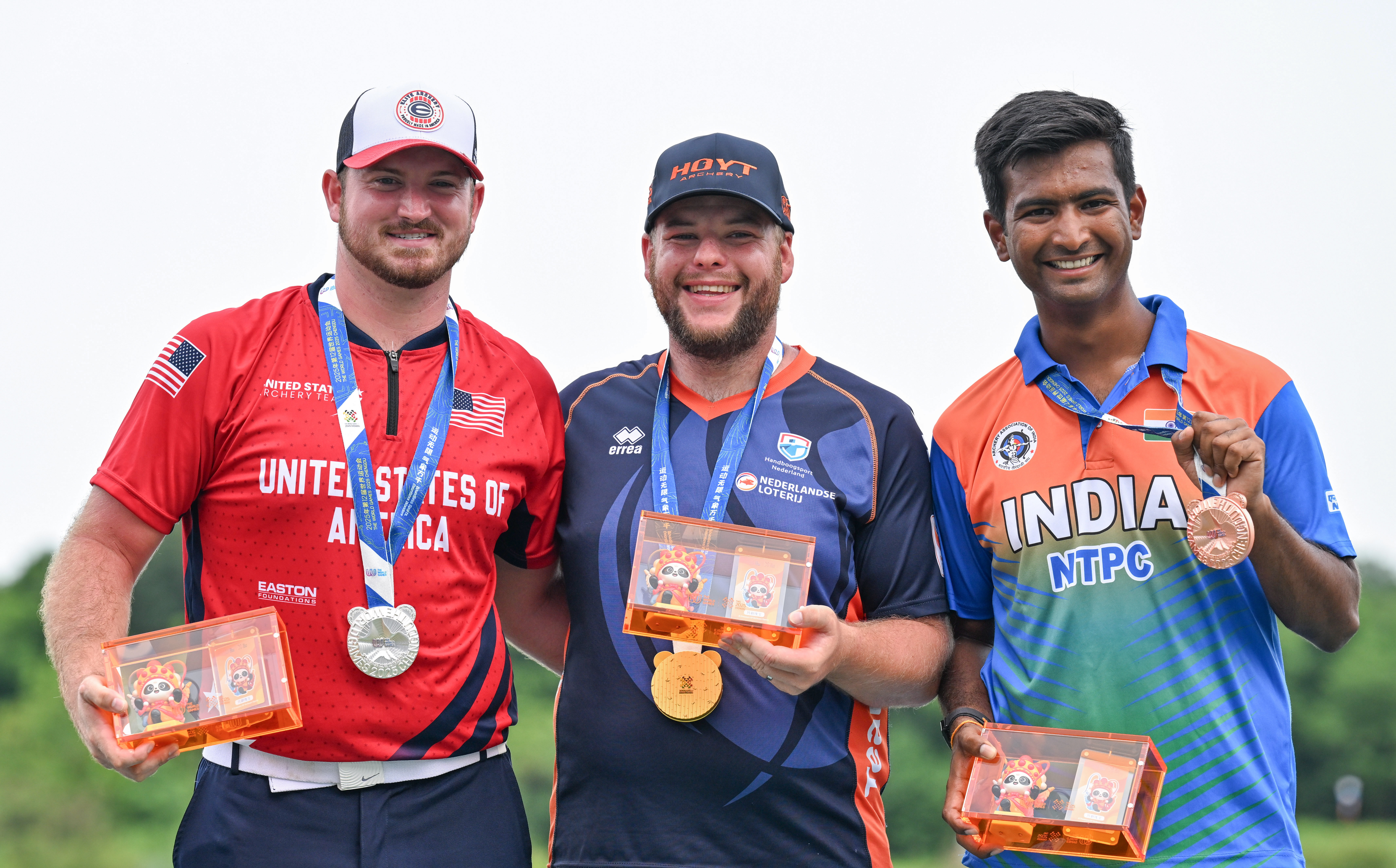 包含荷兰传奇球员在退役仪式展现风采的词条 包含荷兰传奇球员在退役仪式展现风采的词条