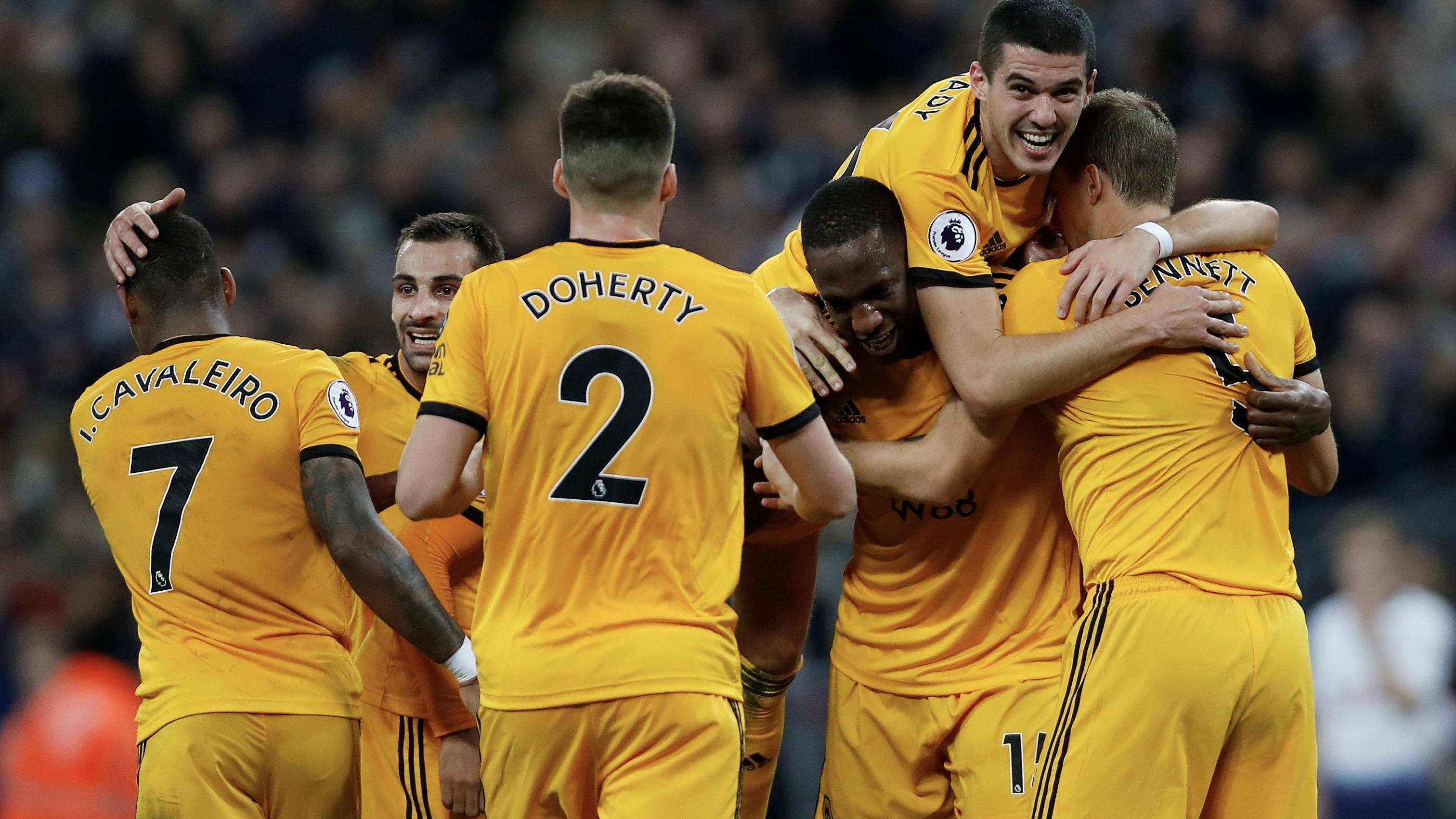 包含本周末激烈足球对决精彩纷呈的词条