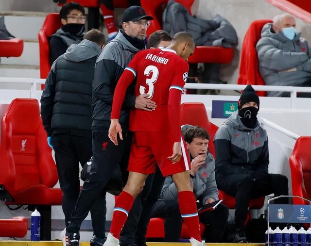 包含谢菲联中卫受伤，球队后防留下隐患的词条