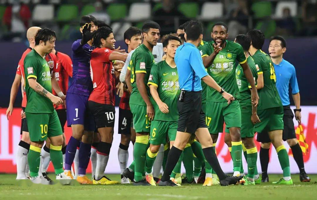 关于东西之争上演悬念战：中国队勇夺胜利的信息