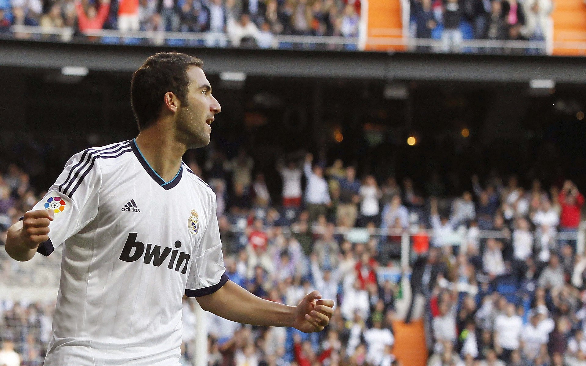 西甲国家德比之夜,奥亚尔萨瓦尔关键战不手软