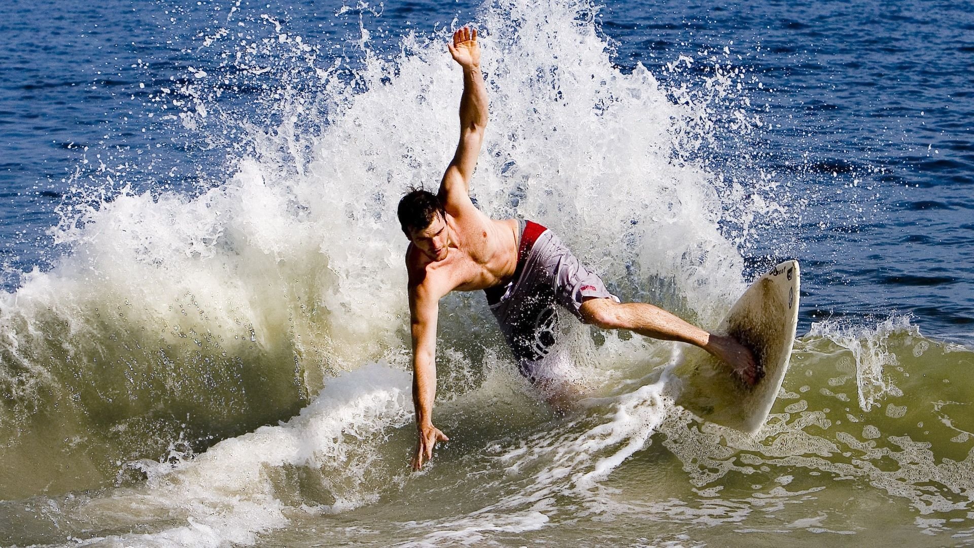 从红土到硬地,西西帕斯如何以火热状态实现美网横扫法网的战术进化